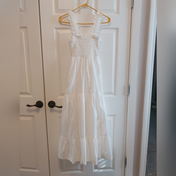 Abercrombie & Fitch Dresses & Skirts - Abercrombie & Fitch White Tiered Maxi Dress Size XSP worn only once!
